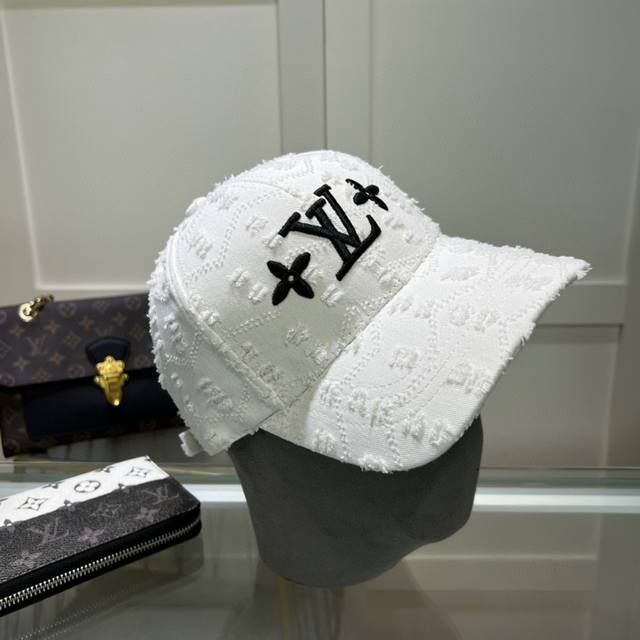 上新 路易威登 Louis Vuitton 新品棒球帽 代购版本！时尚潮流，高端做工！非一般的品质，细节看实拍哦