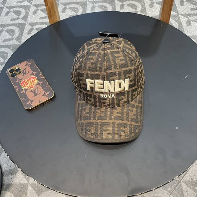 Fendi 芬迪 时装棒球帽新款 流行趋势 喜欢看到收哦 质量超赞哦