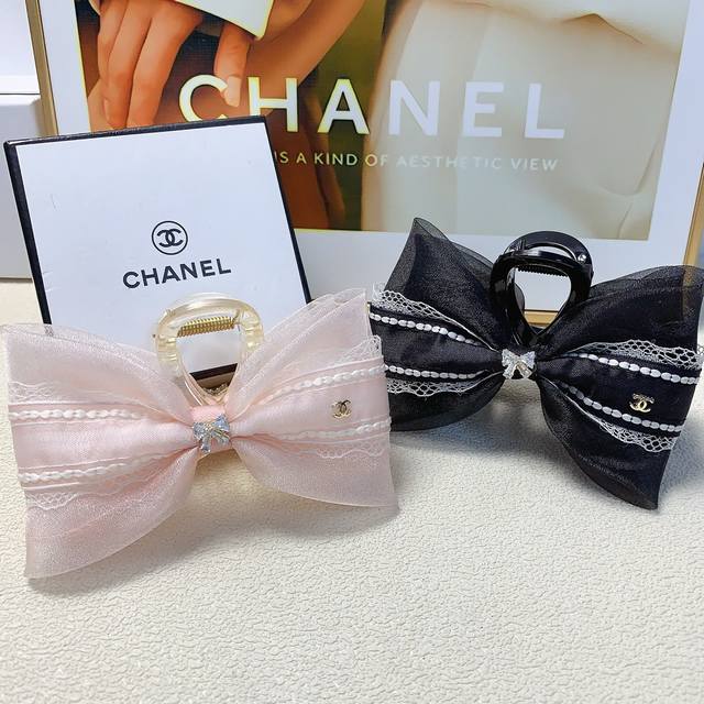 Chanel小香 Chanel抓夹 欧根纱蝴蝶结logo抓夹 气质百搭 日常精致小单品 小仙女必入单品 宝藏款 闭眼入推荐款 单个配发箍盒