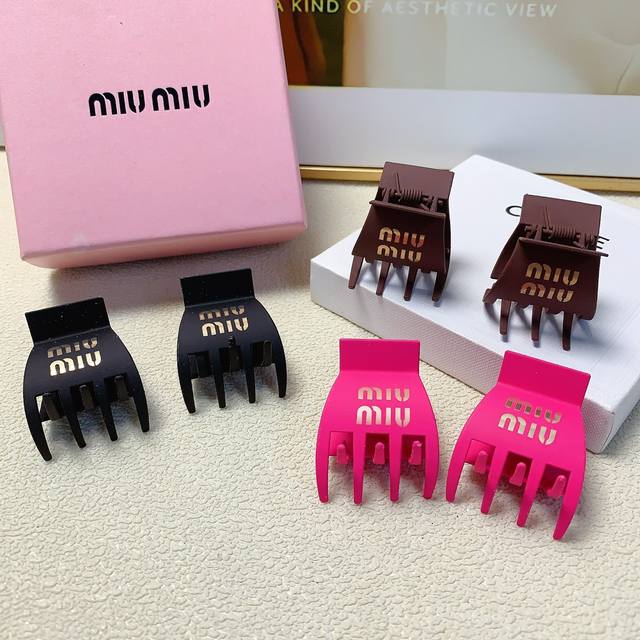 Miumiu缪缪 Miumiu发夹 金属logo抓夹韩版小边夹 精致小仙女必入单品 宝藏款 闭眼入推荐款 一对