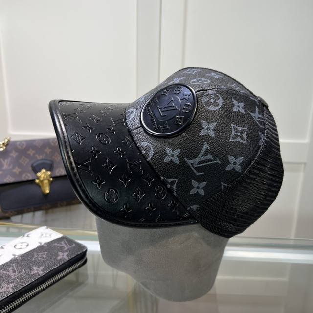 上新 路易威登 Louis Vuitton 新品棒球帽 代购版本！时尚潮流，高端做工！非一般的品质，细节看实拍哦