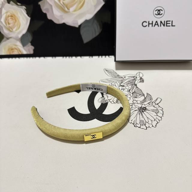 特 配专柜包装 Chanel 香奈儿 新中式缎面发箍 小仙女快入手 特殊材质 不嘞头 可盐可甜～