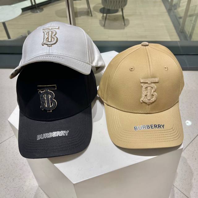 Burberry 巴宝莉 原单棒球帽 专柜热卖款纯棉内里，轻盈透气。完美版型，对格精准无误，原厂品质，独家实物拍摄，男女适用