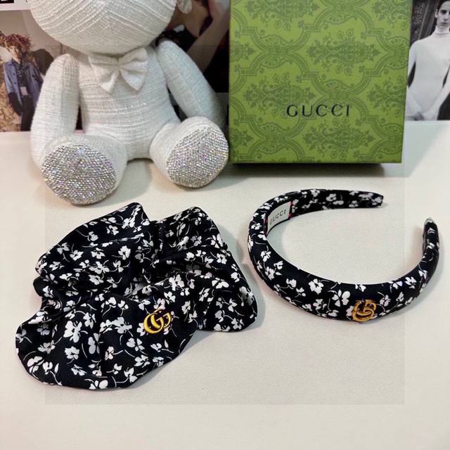 特 两件套 配专柜包装 Gucci 古驰 最新爆款来啦碎花两件套发箍发圈 优雅的girl值得入手 非常好搭配 气质有品位 建议两个一齐佩戴 神奇的仙