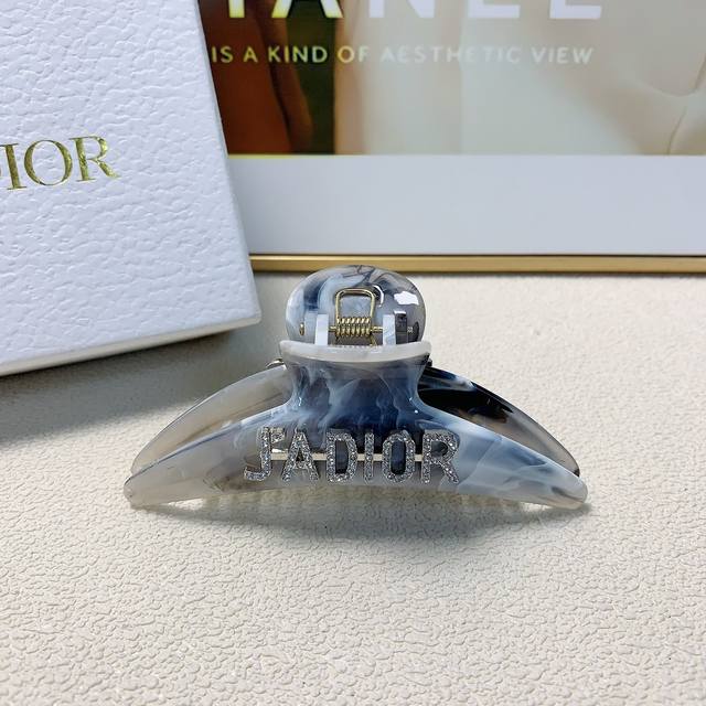 Dior迪奥 Dior抓夹 新款logo抓夹 气质百搭 日常精致小单品 小仙女必入单品 宝藏款 闭眼入推荐款 单个