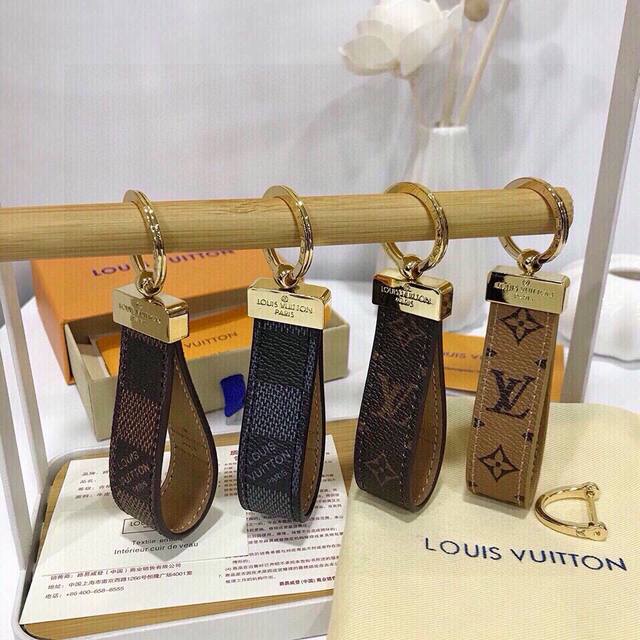 配图片原版包装一比一版本路易威登louisvuitton 钥匙扣m 221经典老花monogram，经久耐用， 是 Dragonne 钥匙扣理想的材质，可打造这