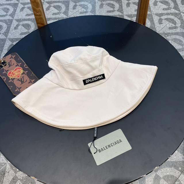 Balenciaga巴黎世家2024夏季新款渔夫帽，简约休闲百搭款，头围57Cm