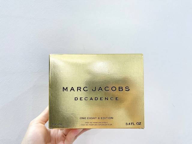 一比一 马克莫杰金色包包雏菊香水100Ml 价格P上调marc Jacobs 莫杰 Decadence One Eight 18K奢迷小手袋女士香水100Ml香