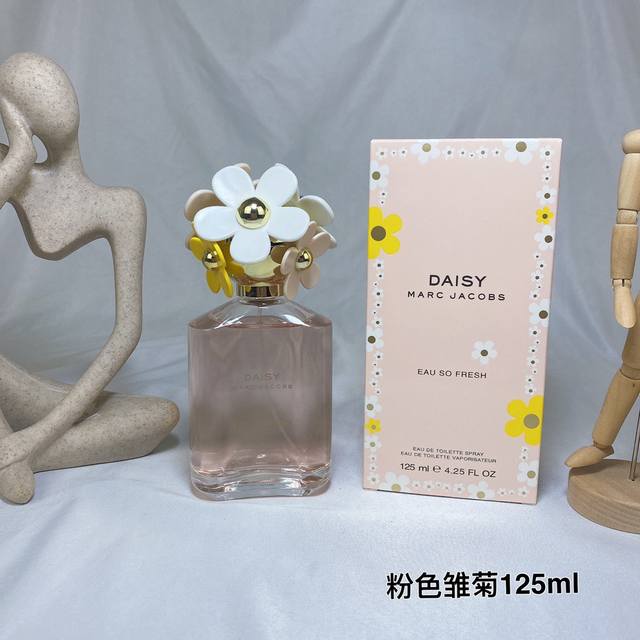 一比一 马克雅克布daisy粉色清甜小雏菊花语女士淡香水125Ml 香调：清甜花果香 前味：覆盆莓、红葡萄柚、青翠绿叶、洋梨 中味：紫萝兰、野生玫瑰、苹果花、荔