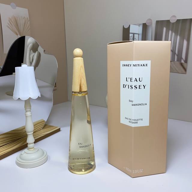 一比一 三宅一生一生之水淡香水木兰100Ml L'Eau D'Issey Eau&Magnolia 前调：香柠檬 中调：木兰 后调：檀香木 开场沁爽的香柠檬点缀