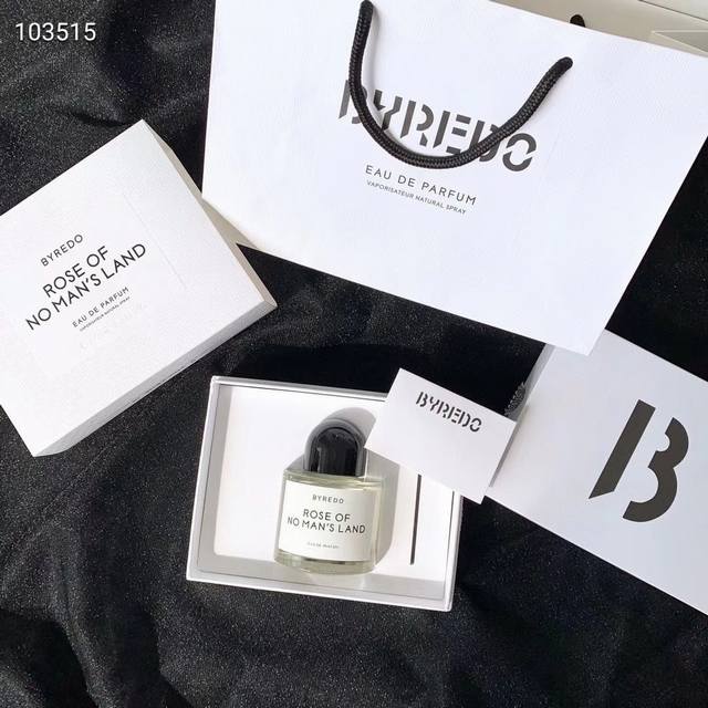 原单品质 百瑞德byredo 无人区玫瑰100Ml 单纯说香，无人区玫瑰是一种整整被玫瑰汁子包裹的香水，从前调单刀直入的玫瑰和胡椒来看，就能感觉到它的醇粹和直率