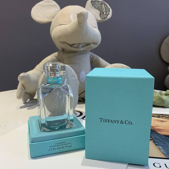 原单品质 Tiffany&Co蒂芙尼蓝coty钻石香水 100Ml 属性：女香 香调：东方花香调 前调：粉红胡椒 苦橙叶 梨 中调：鸢尾草 茉莉 玫瑰 后调：琥