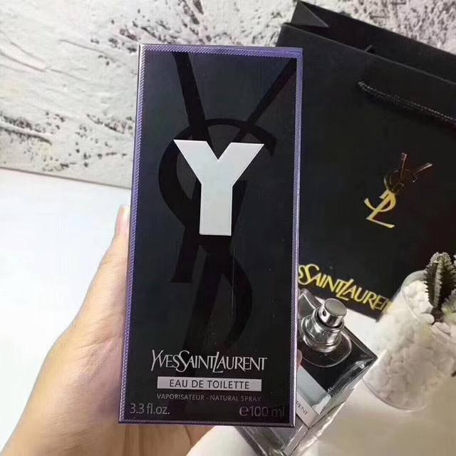 Ysl圣罗兰y先锋男士香水y Why 100Ml。香调：海洋龙涎香，前调：香柠檬 醛 生姜，中调：紫罗兰叶 鼠尾草 老鹳草，后调：麝香 龙涎香 焚香 冷杉 雪松