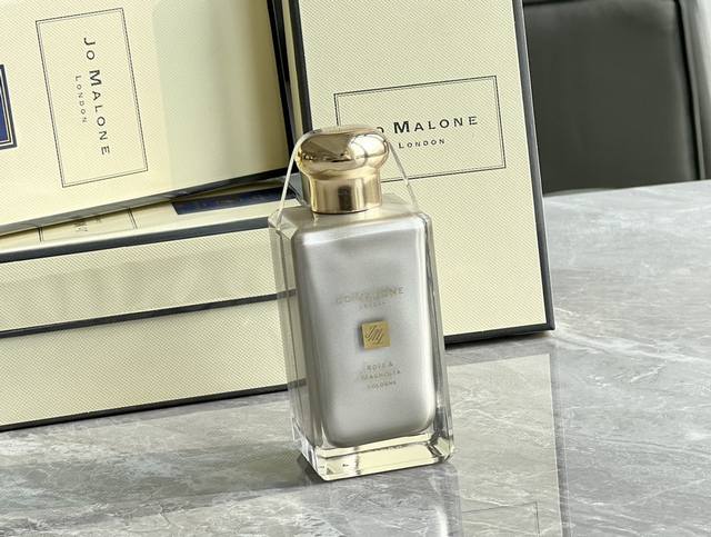 原单香水 祖玛珑2021 圣诞限定 玫瑰与木兰 Jo Malone London 2021 星.夜限定系列 全新玫瑰与木兰限量回归 月光弥漫，银色鎏光洒满瓶身，