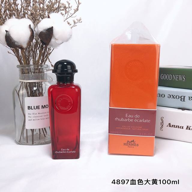 爱马仕古龙香水100Ml ，血色大黄4897，这是蓝风铃的调香师到爱马仕上任的款作品，闻过蓝风铃的就知道，她的风格是小清新，血色大黄也是小清新，酸甜酱果。