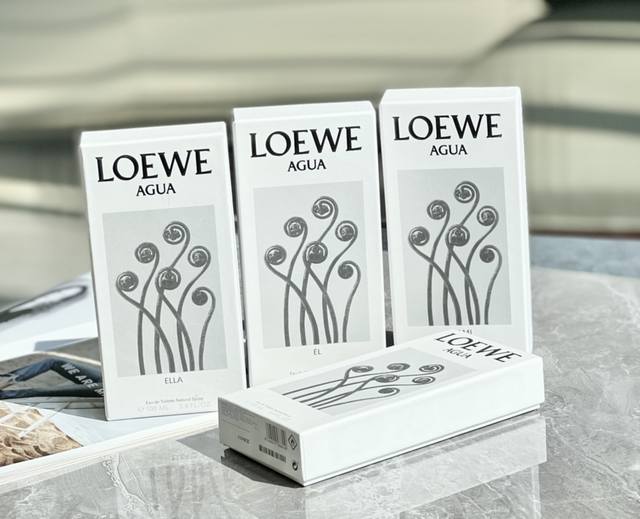 原单品质 Loewe之水 合奏彩虹曲这个夏日不打烊 喜欢loewe彩虹系列香水，就像喜欢绚烂夺目的雨后彩虹 当空气还略微有些湿润，泥士香杂糅在微风中，彩虹架起在