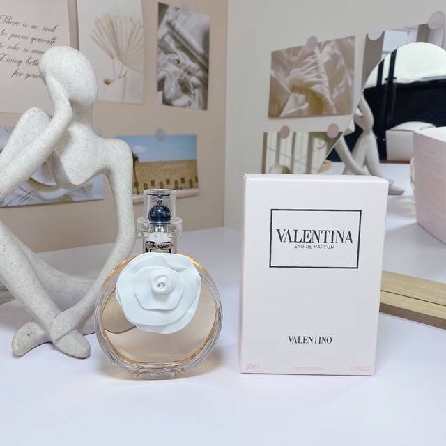 原单品质 . Valentino Valentina 华伦天奴性感与感性女士香水80Ml 香调：东方花香调 类型：Edp 包装：有包装 前调: 香柠檬植物块茎