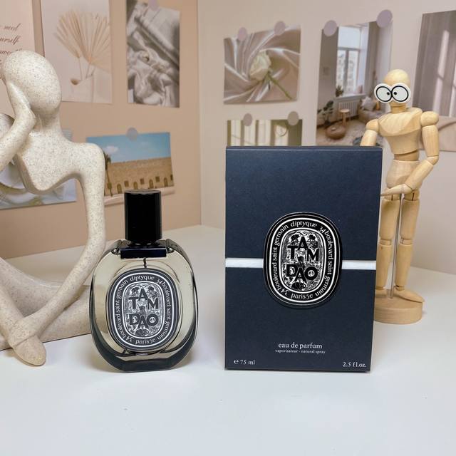 蒂普提克礼盒黑标檀道淡香精75Ml Diptyque Tam Dao Eau De Parfum,2013 品牌：蒂普提克 调香师：Daniel Moliere