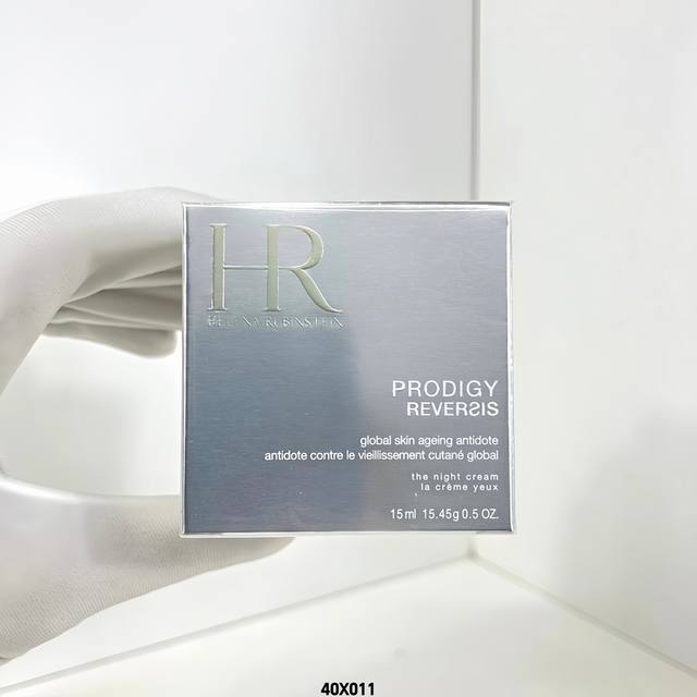 Hr赫莲娜溯颜眼霜15Ml 40X011编码！Hr 赫莲娜至美溯颜菁华眼霜15Ml。功效:紧致 赫莲娜至美溯颜菁华滋养霜功效:保湿规格类型:正常规格功效:补水功