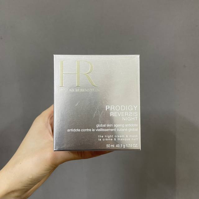 Hr赫莲娜溯颜面霜50Ml实拍现货赫莲娜至美溯颜菁华霜50Ml。具备抗老又可以当作睡眠面膜的晚霜，也是一款真正意义上的抗老面霜。独创的馥活悦颜质地，配合按摩手法