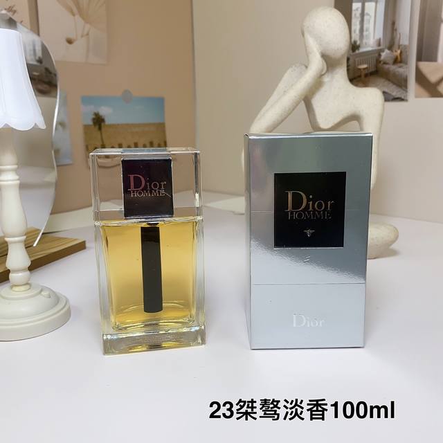 迪奥桀骜edt男士淡香水23款125Ml！大胆无畏的优雅格调别出心裁的芳昋创作，兼具清新感与木香调，如水般清逸，释放瞬息便引人心阳刚硬朗的鸢尾花香氛，它引人注目