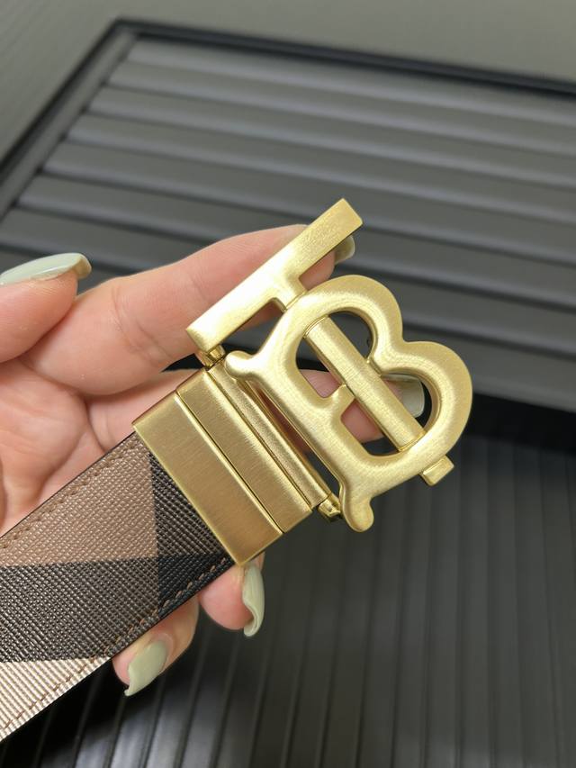 特 Burberry.巴宝莉 全套包装 高版本 精品尾夹五金扣 宽度35Mm 搭配原版皮带 对版 款式休闲易搭配服饰 带身可双面用