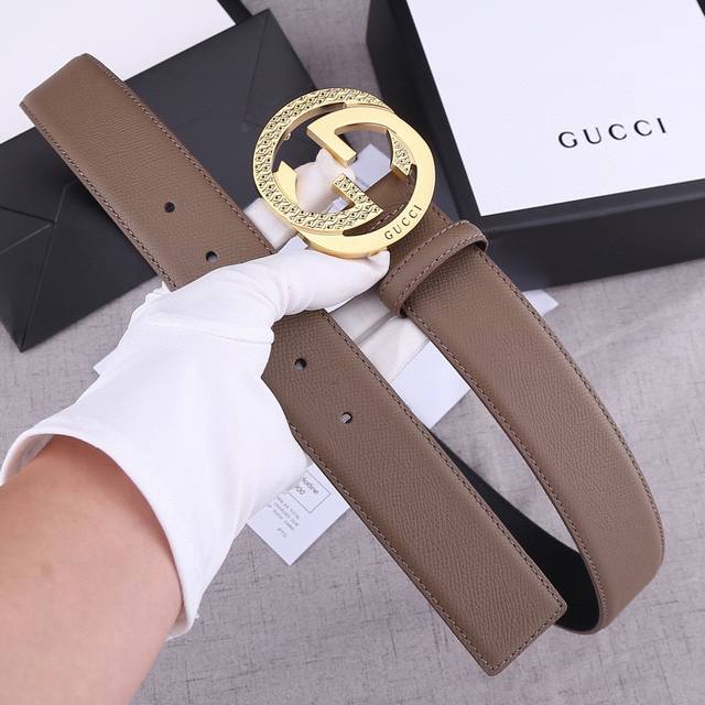 特 宽度4.0 Cm Gucci 加厚钢扣 黑配咖啡平纹雙面頭層、採用精挑細選進口頂級牛皮，手感柔軟細膩！品质保证！