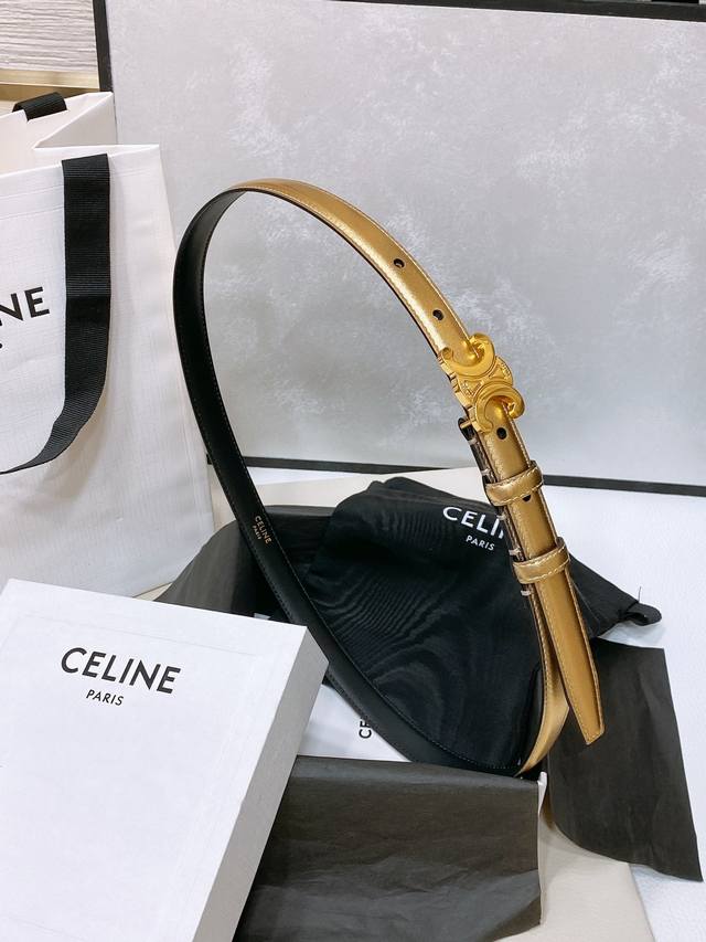 特 Celine 24小号 Triomphe Taurillon皮革腰带 Taurillon.中腰，牛皮腰带 Triomphe皮革搭扣 1.8Cm