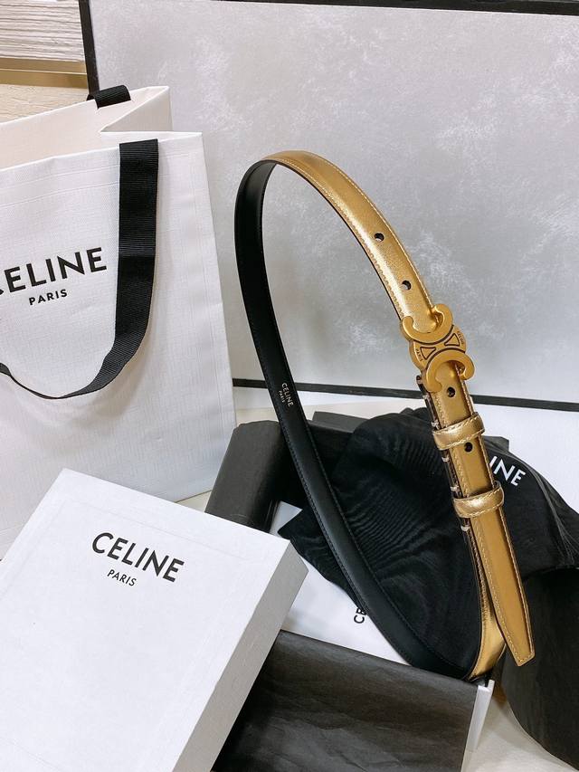 特 Celine 24小号 Triomphe Taurillon皮革腰带 Taurillon.中腰，牛皮腰带 Triomphe皮革搭扣 1.8Cm