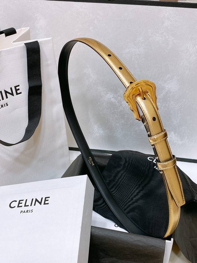 特 Celine 24小号 Triomphe Taurillon皮革腰带 Taurillon.中腰，牛皮腰带 Triomphe皮革搭扣 1.8Cm