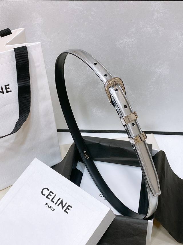 特 Celine 24小号 Triomphe Taurillon皮革腰带 Taurillon.中腰，牛皮腰带 Triomphe皮革搭扣 1.8Cm