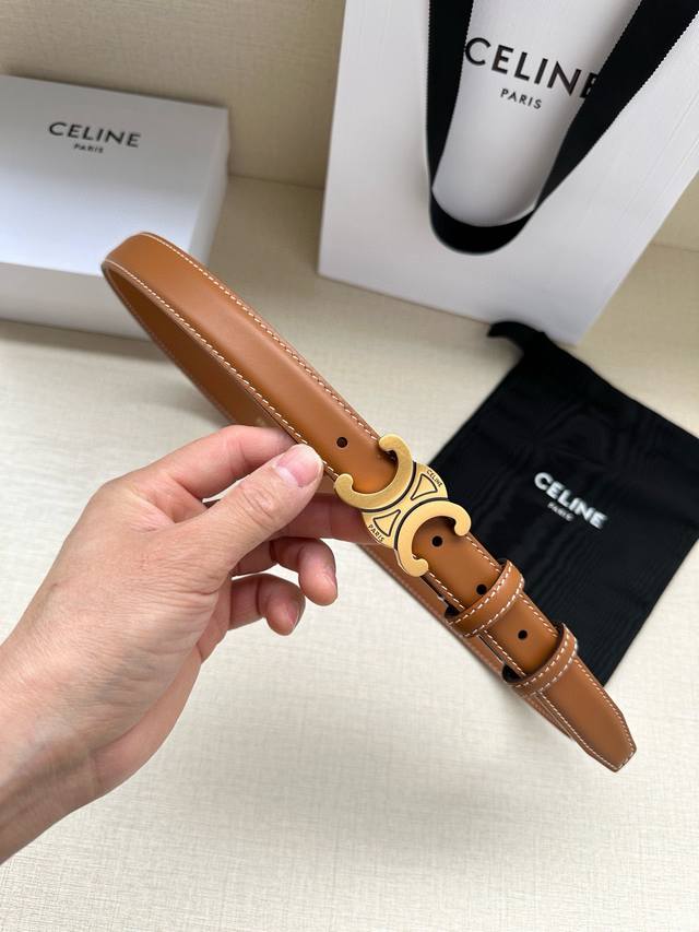 特 宽度2.5Cm Celine Triomphe中号光滑进口牛皮革腰带 头层牛皮 中腰 宽度1英寸 2.5厘米 Triomphe 配领扣带扣 编号：45Ak9