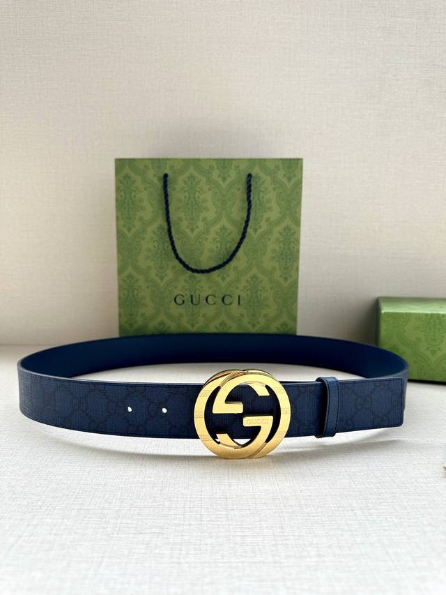 特 宽度3.8Cm Gucci 这款双面腰带巧妙融合gg Supreme帆布与头层品牌纹理材质，演绎历久弥新的实用设计理念。富有辨识度的双g配件再现典藏搭配，诠