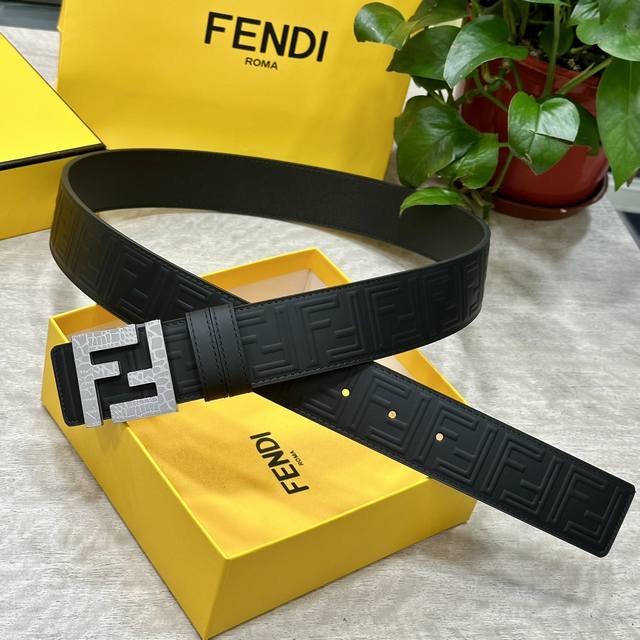 特 Fendl 芬迪 宽40Mm双面原版小牛皮 搭配单钌钯电镀扣 完美的手感.油边 出众的设计.风格 高贵奢华 时尚大方 高清实拍 货真价实 品质保证 双面用