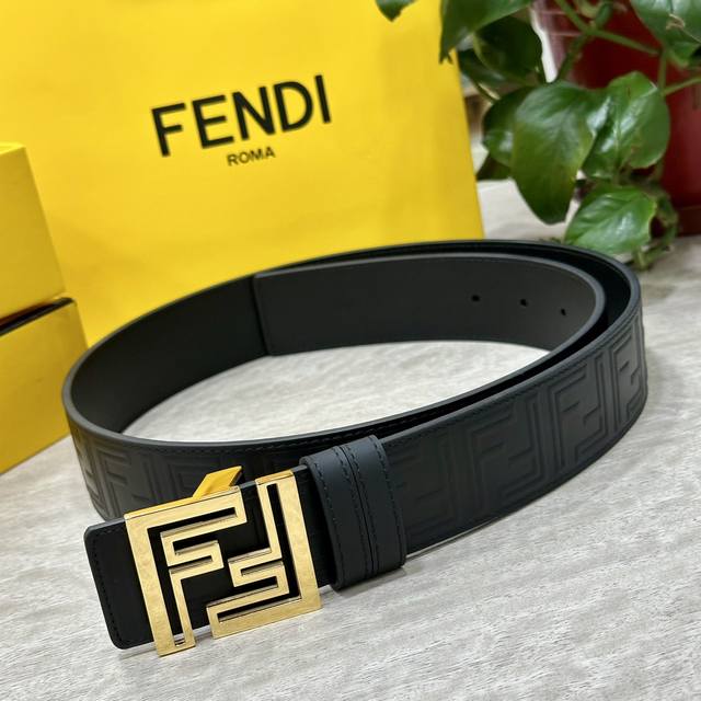 特 Fendl 芬迪 宽40Mm双面原版小牛皮 搭配单钌钯电镀扣 完美的手感.油边 出众的设计.风格 高贵奢华 时尚大方 高清实拍 货真价实 品质保证 双面用 - 点击图像关闭