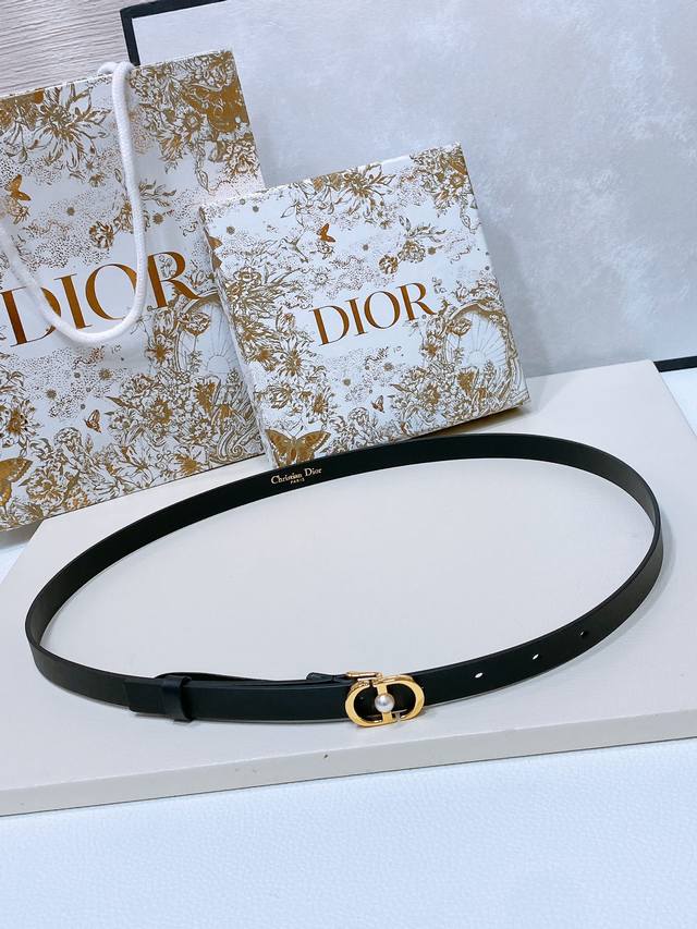 特 Dior Montaigne Jolie Belt 光滑小牛皮和白色树脂珍珠 饰有*Christian Dior*标志 小牛皮腰带1.5Cm