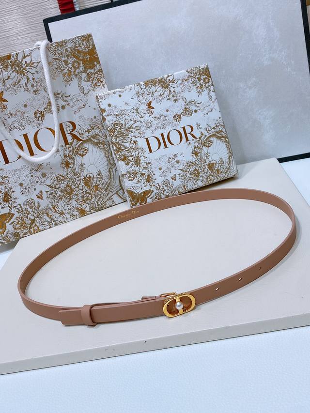 特 Dior Montaigne Jolie Belt 光滑小牛皮和白色树脂珍珠 饰有*Christian Dior*标志 小牛皮腰带1.5Cm