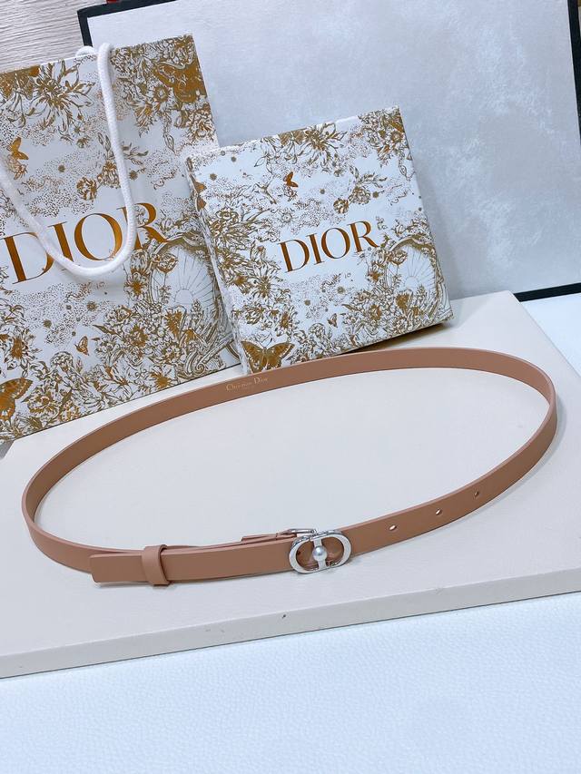 特 Dior Montaigne Jolie Belt 光滑小牛皮和白色树脂珍珠 饰有*Christian Dior*标志 小牛皮腰带1.5Cm