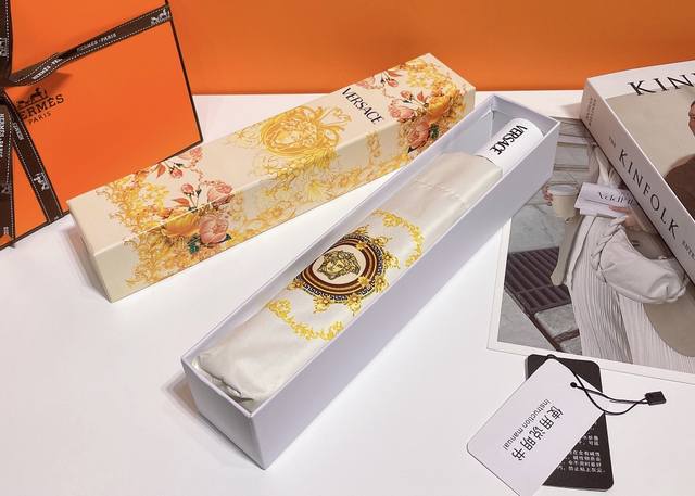 范思哲 Versace 黄金藤蔓 精品新款火爆时尚单品 原单代工级品质 碰击布防嗮拒水技术 阻隔99%直射伞面的紫外线 杜绝夏季晒伤 清爽出行 选用铝合金+玻纤