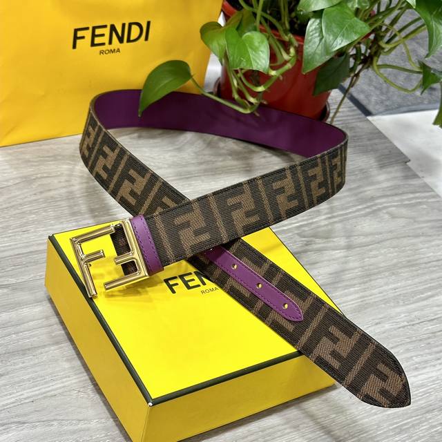 特 Fendl 芬迪 专柜同款 宽3.8Cm 原版定制布料 单环皮带钢扣 Ff图案布料材质 酒红色皮革内衬 单钉镀钯金属配件 时尚潮流 经典系列