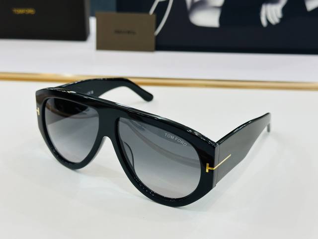 款 Tom Ford汤姆家 Model:Ft1044 Size：60口12-140 时尚潮流 C太阳镜