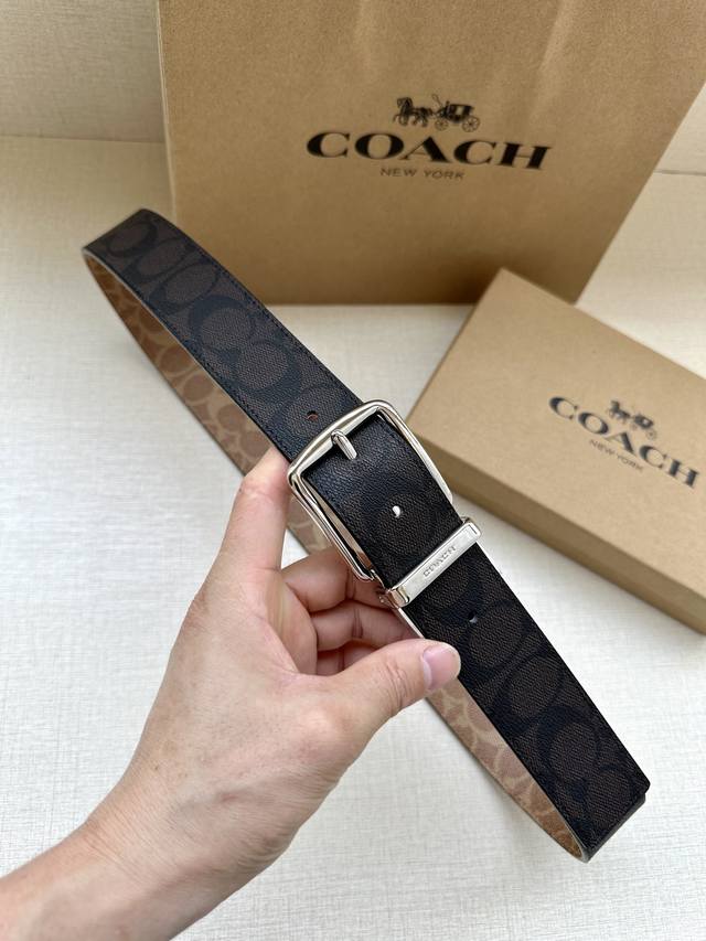 特 3.7Cm 宽 Coach 这款双面腰带采用一面黑布 卡其面料制作，配有经典标志带扣，一款产品，两种外观。其合身度可个性定制，可用剪刀进行剪裁。 可裁剪 双