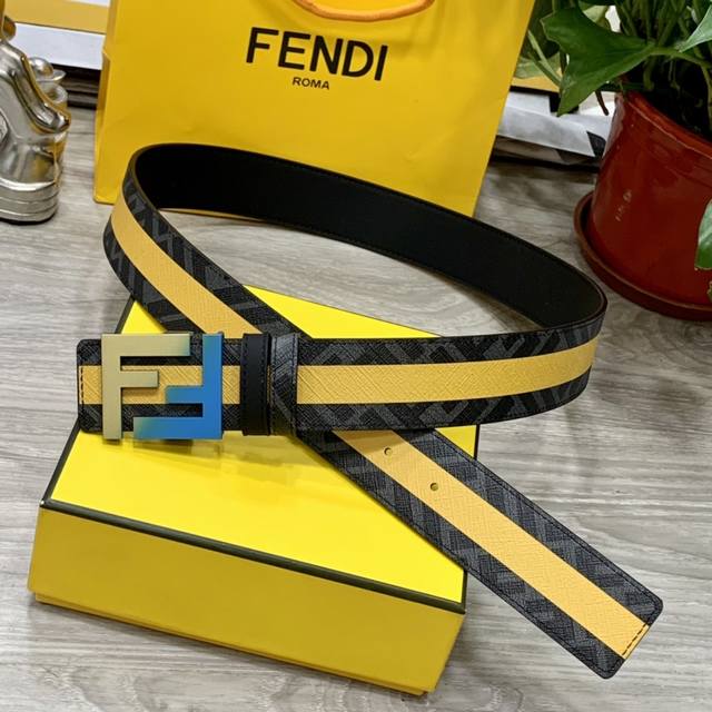 特 Fendi 芬迪 专柜同款 宽4.0Cm 双环正反用腰带 Ff按钉搭扣 黑色cuoio Romano皮革材质 反面面料带有烟草黄和黑色ff图案 四方满钻金属