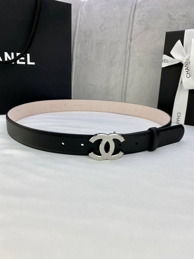 特 宽度3.0Cm Chanel 香奈儿 女士经典款腰带皮带新款光滑内衬磨砂牛皮银色 压砂面精品钢扣