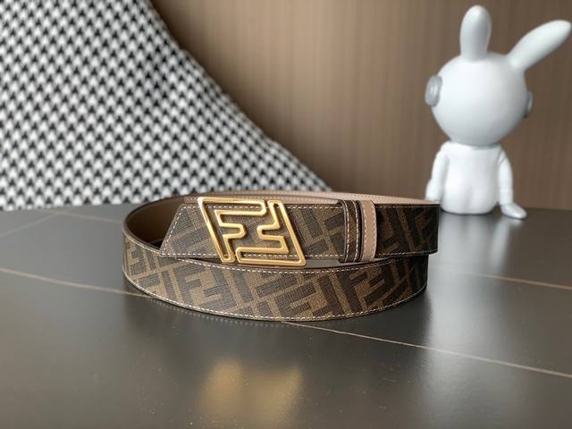 特 Fendi 芬迪 家族迎来新一季男士全新作品 宽度3.5Cm 采用进口意大利小牛皮 Ff图案标志双面使用 搭配双f按钉搭扣