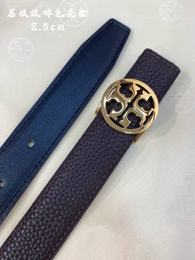 Tory Burch 托里伯奇精品双面头层牛皮，搭配精品挂扣，皮带宽度2.5Cm，双面可用 - 点击图像关闭