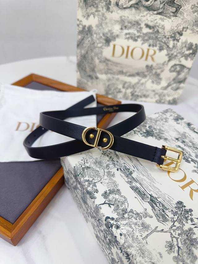 Dior 23 Montaigne Loop腰带 双面进口超柔软小牛皮，15毫米 简约百搭