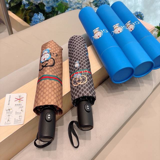 Gucci 古奇 叮铛猫 三折自动折叠晴雨伞 晴天遮阳 雨天遮雨 原单代工品质 带防紫外线涂层 长度30Cm 方便外出携带.2色 - 点击图像关闭