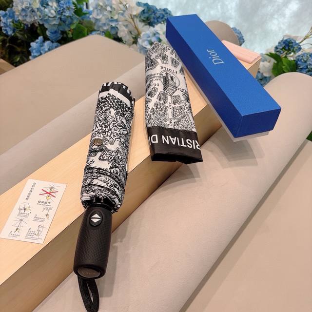 Dior 迪奥 新款 三折自动折叠晴雨伞 时尚原单代工品质 细节精致 看得见的品质 打破一成不变 色泽纯正艳丽！3色