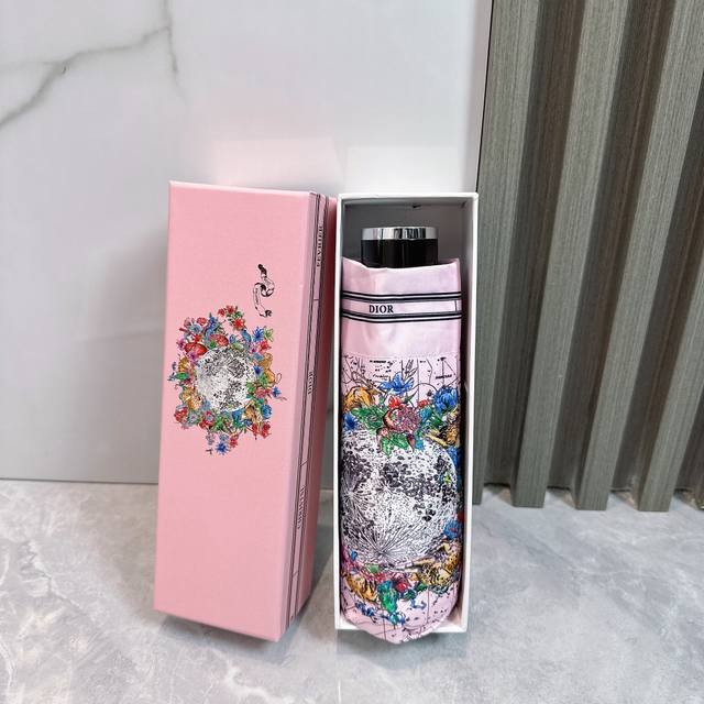 Dior 迪奥 2024新款 五折 折叠晴雨伞 时尚原单代工品质 细节精致 看得见的品质 打破一成不变 色泽纯正艳丽！